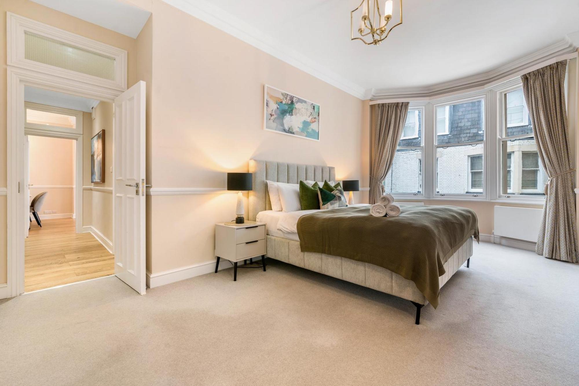 Spectacular 3 Bed In Berkeley Sq Mayfair Londra Esterno foto