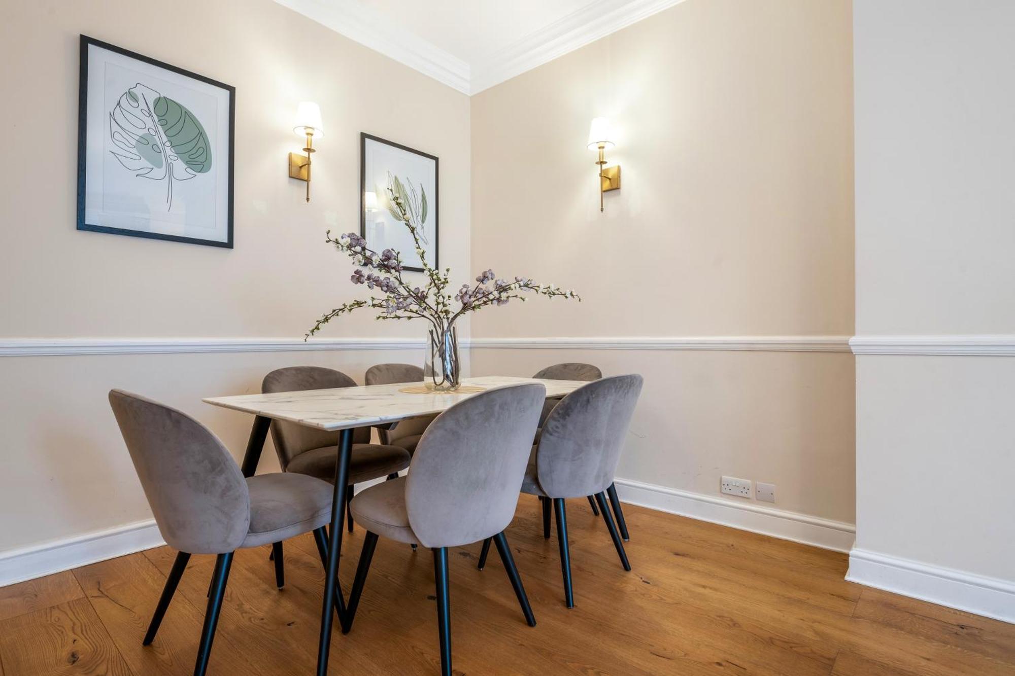 Spectacular 3 Bed In Berkeley Sq Mayfair Londra Esterno foto