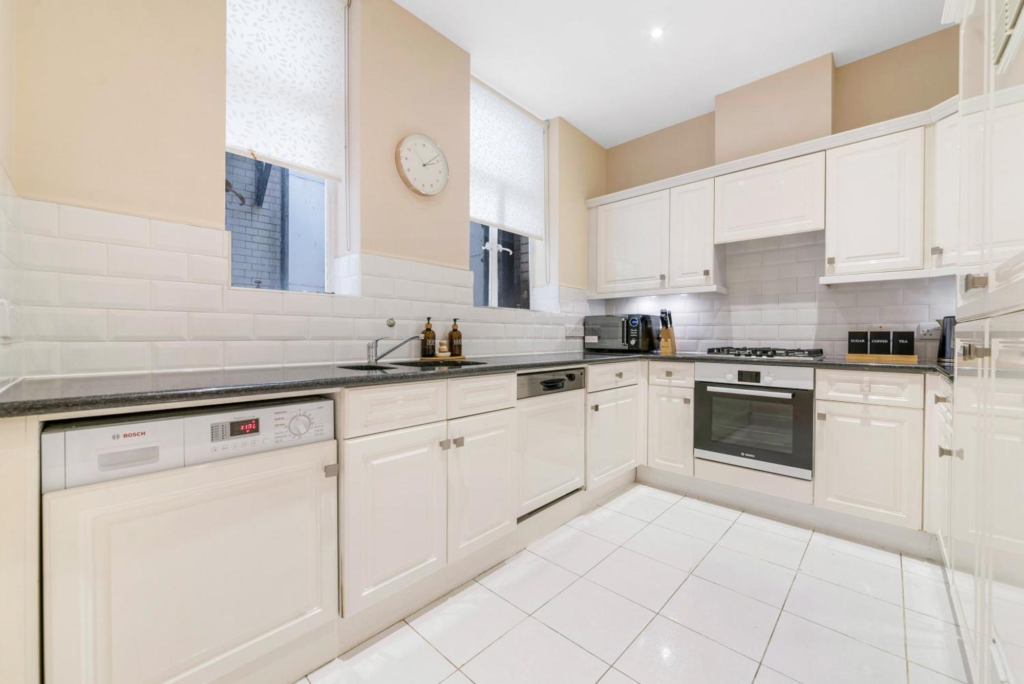 Spectacular 3 Bed In Berkeley Sq Mayfair Londra Esterno foto